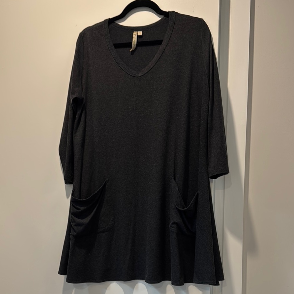 Comfy USA Black Boxy 3/4 Sleeve Tunic